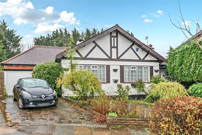 3 Bedroom Bungalow For Sale In Ashurst Road, Barnet, EN4