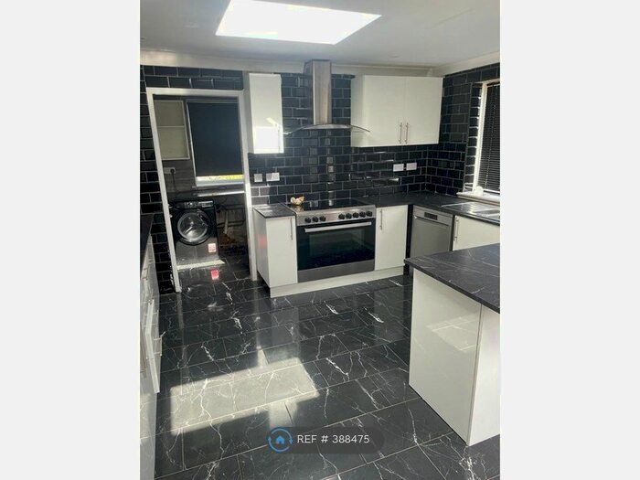 4 Bedroom Semi-Detached House To Rent In Enbrook Valley, Folkestone, CT20