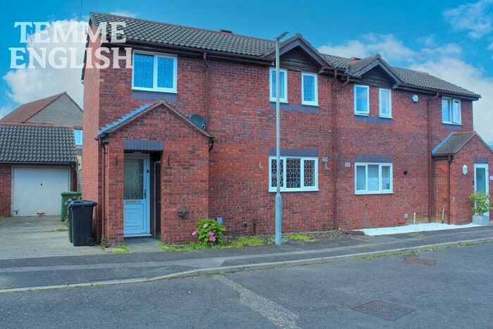 2 Bedroom Semi-Detached House For Sale In Kenley Close, Wickford, Essex, SS11