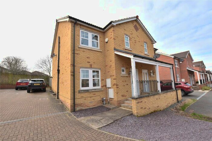 3 Bedroom Semi-Detached House To Rent In Hawthorn Mews, Leeds, LS14