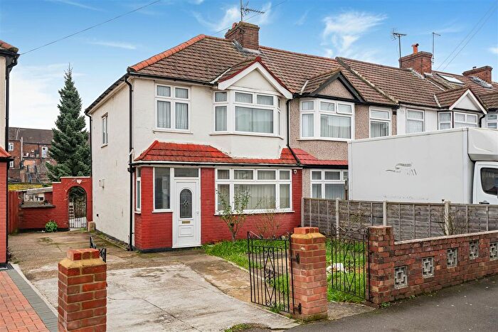 3 Bedroom End Terrace House For Sale In Orchardleigh Avenue, Enfield, EN3