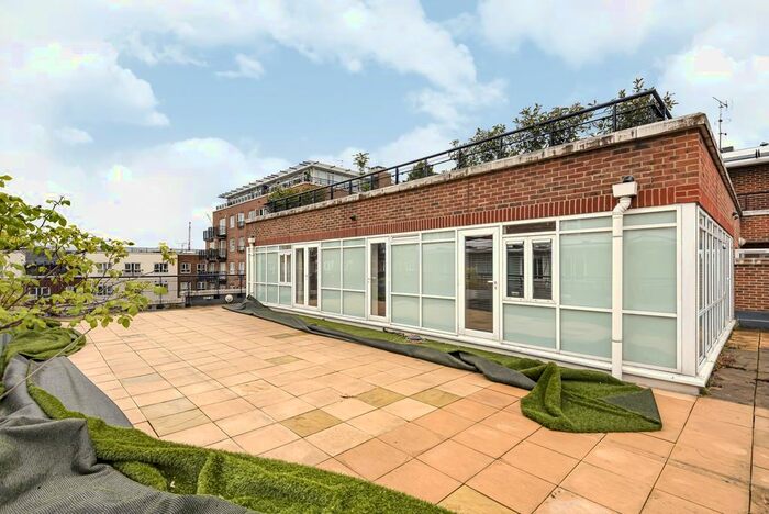 3 Bedroom Flat To Rent In Garland House, Royal Quarter, Seven Kings Way, KT2