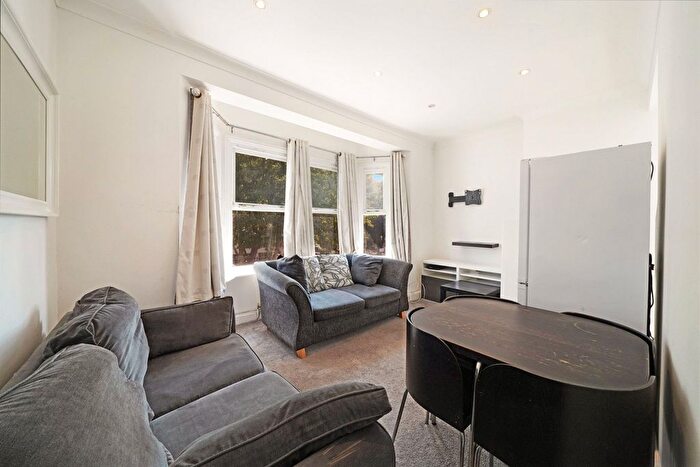 3 Bedroom Flat To Rent In St. Quintin Avenue, London, United Kingdom, W10