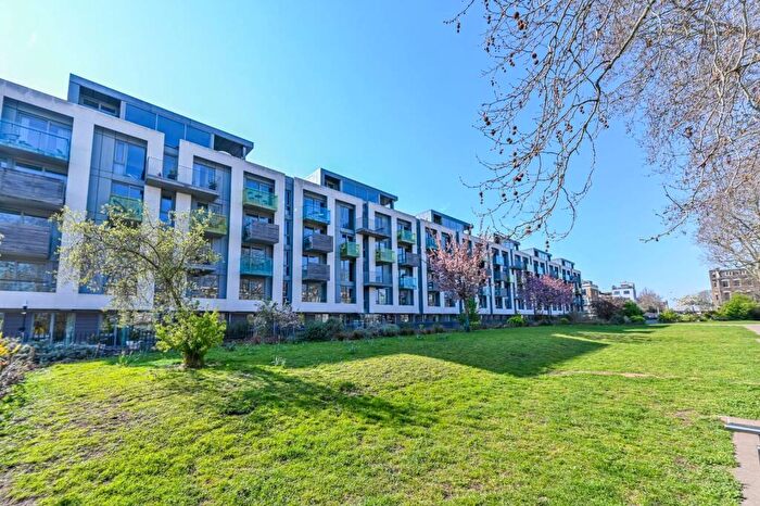 2 Bedroom Flat For Sale In Blackthorn Avenue, Islington, London, N7