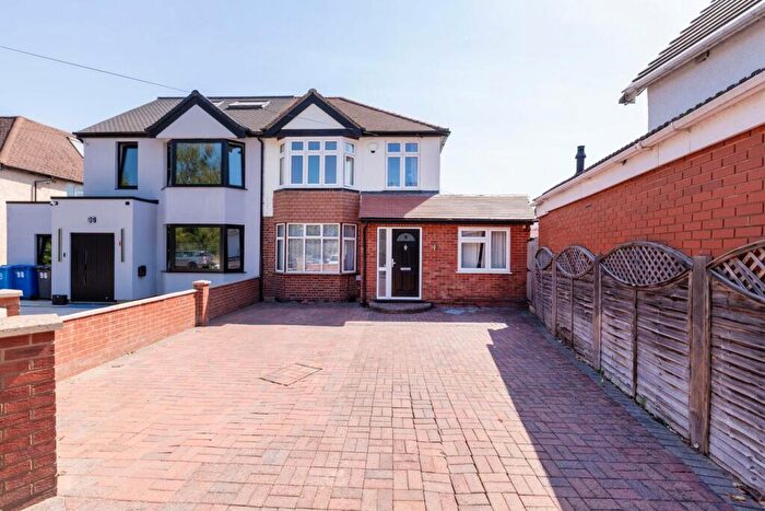 4 Bedroom Semi-Detached House For Sale In London Road, Datchet, SL3