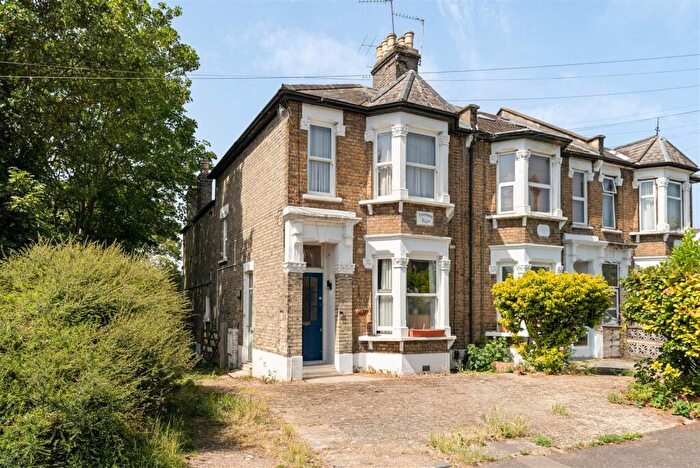 2 Bedroom Apartment For Sale In Stanhope Road, Walthamstow, E17