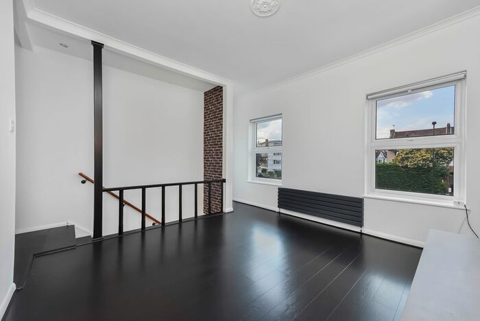 2 Bedroom Flat To Rent In Durham Road, Raynes Park, SW20