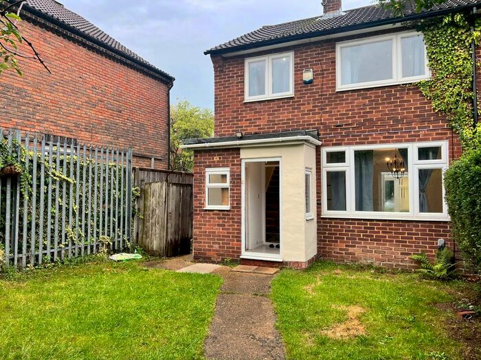 3 Bedroom Semi-Detached House To Rent In Rokesby Road, Slough, SL2