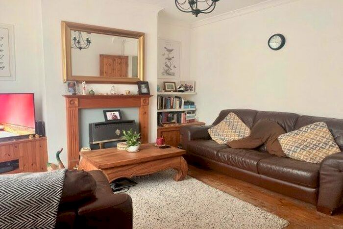 3 Bedroom Semi-Detached House To Rent In School Lane, Nottingham, NG9