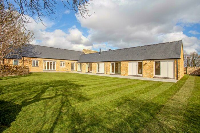 5 Bedroom Detached House To Rent In Old London Road, OX7