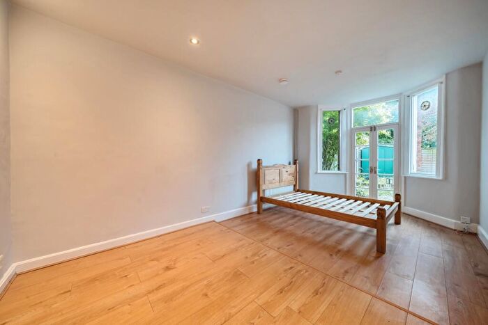 Flat To Rent In Langham Road London, N15