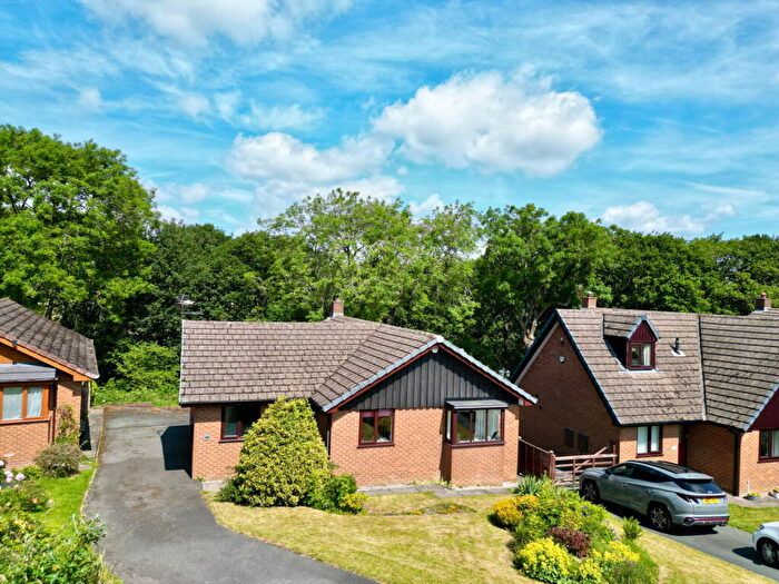 3 Bedroom Detached Bungalow For Sale In Gledhill Avenue, Penistone, Sheffield, S36