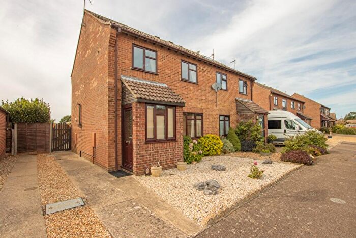 3 Bedroom Semi-Detached House For Sale In Jennings Close, Heacham, PE31