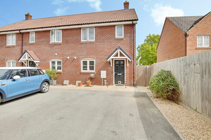 3 Bedroom End Of Terrace House For Sale In Lily Avenue, Wimblington, PE15