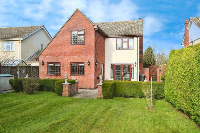 4 Bedroom Link Detached House For Sale In Maple Close, Yaxley, Eye, IP23