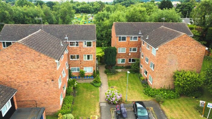 2 Bedroom Flat To Rent In Riverside Close, Kings Langley, Hertfordshire, WD4