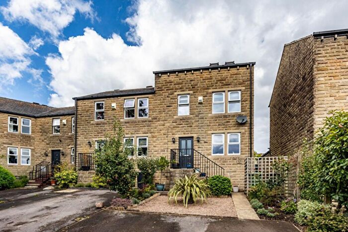 3 Bedroom End Of Terrace House For Sale In Broadfield Park, Holmfirth, HD9
