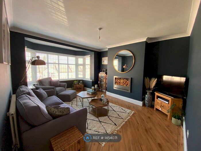 2 Bedroom Flat To Rent In London Road, Leigh-On-Sea, SS9