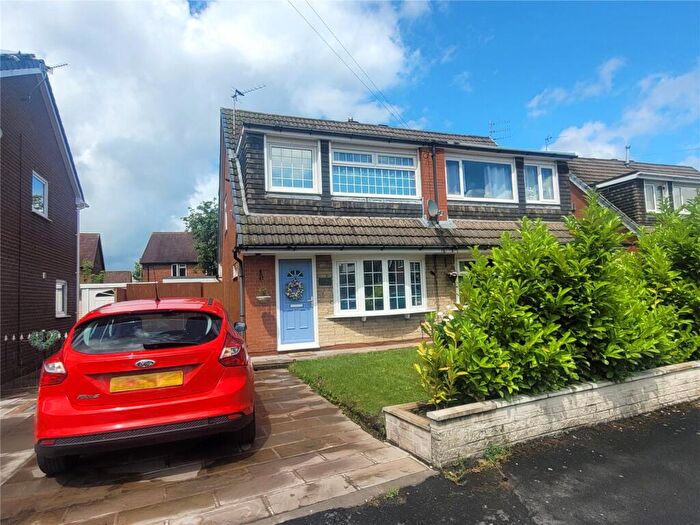 3 Bedroom Semi-Detached House For Sale In Larchwood Crescent, Leyland, Lancashire, PR25
