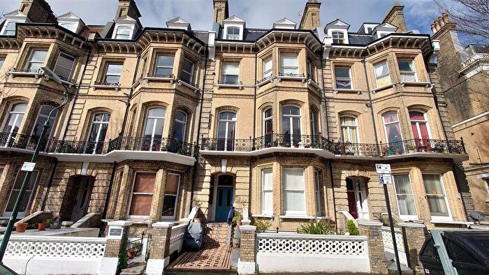 1 Bedroom Flat To Rent In First Avenue, Hove, BN3