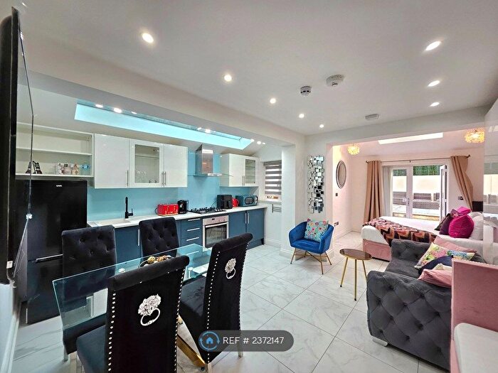 Studio To Rent In Callcott Road, London, NW6