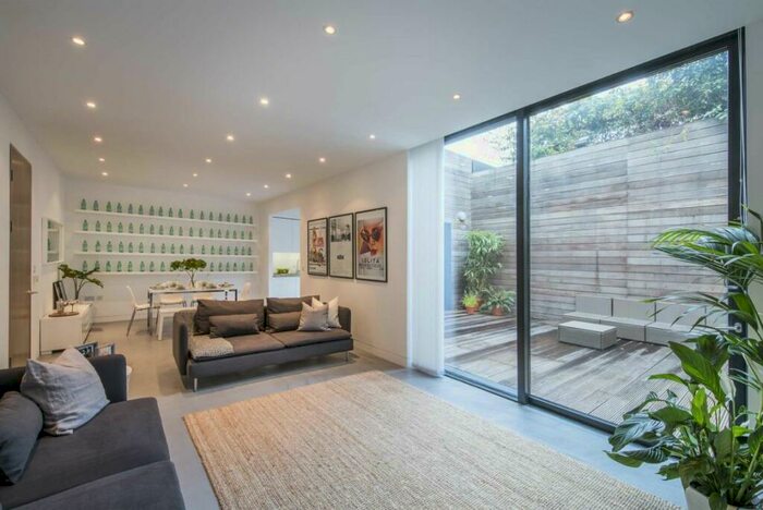 2 Bedroom Flat To Rent In Oval Road, Kentish Town, NW1