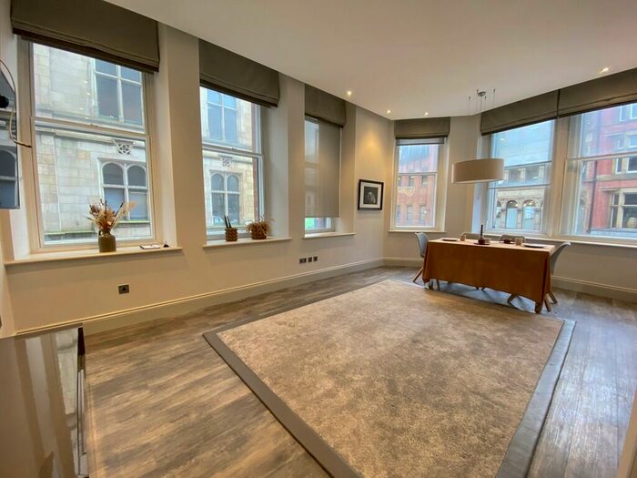2 Bedroom Apartment To Rent In King Street, Manchester, M2