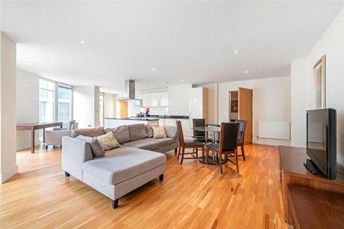 2 Bedroom Flat To Rent In Trinity Tower, Canary Wharf, E14