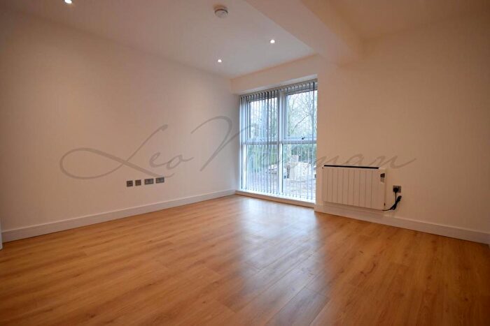 2 Bedroom Flat To Rent In Coronation Road, Basingstoke, RG21