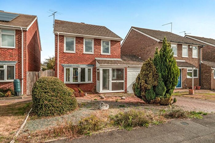 3 Bedroom Detached House For Sale In Springfield Park, Maidenhead, SL6