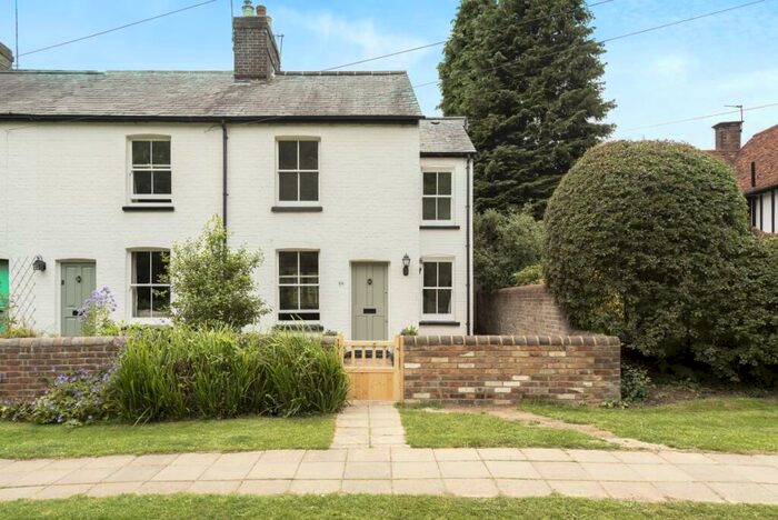 3 Bedroom Cottage To Rent In West Common Harpenden, AL5