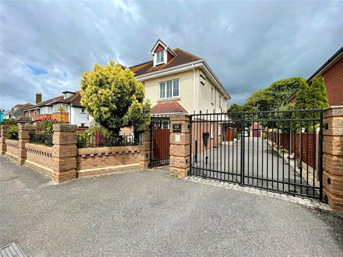 2 Bedroom Apartment For Sale In Stuart Road, Highcliffe On Sea, Christchurch, Dorset, BH23