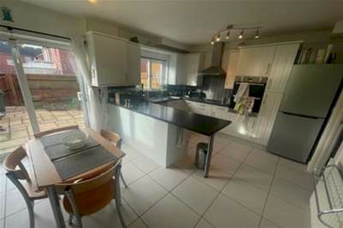 4 Bedroom Town House To Rent In Middlefield, Chippenham, SN14
