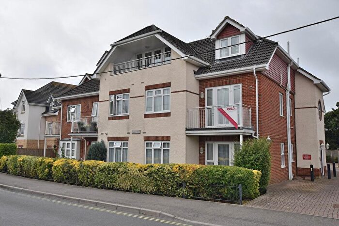 2 Bedroom Flat To Rent In Whitefield Road, New Milton, Hampshire., BH25