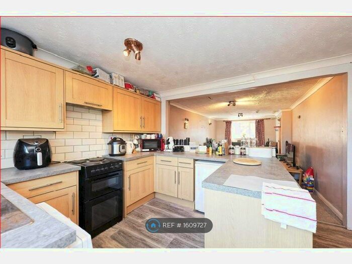 5 Bedroom Terraced House To Rent In Regency Place- No Bills Incl, Kent, CT1