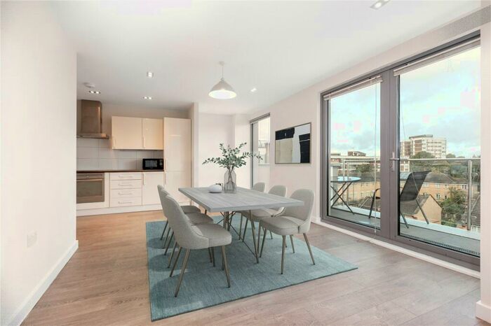3 Bedroom Apartment To Rent In Pindoria House, Mintern Street, London, N1