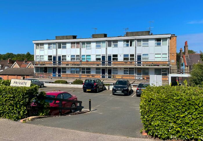 1 Bedroom Flat To Rent In Broad Street, Chesham, HP5