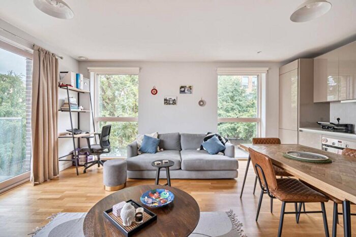 1 Bedroom Flat For Sale In Tyler Court, Elephant And Castle, London, SE17