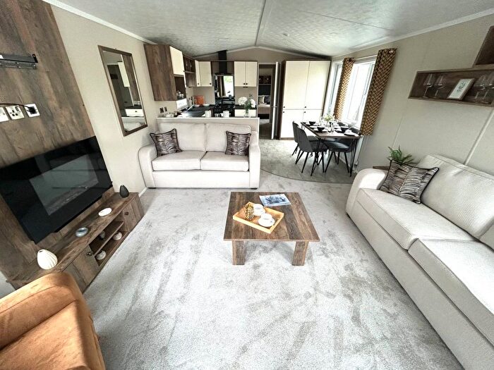 2 Bedroom Mobile/park Home For Sale In Hythe Road, Dymchurch, Romney Marsh, TN29