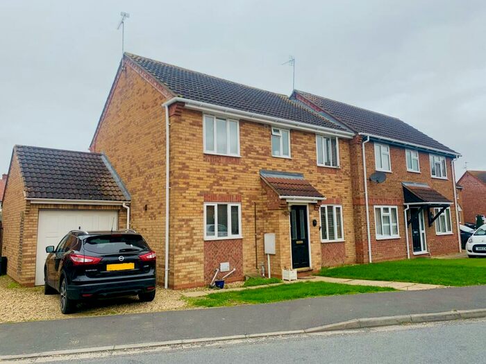 4 Bedroom Semi-Detached House To Rent In St. Marys Gardens, Cowbit, Spalding, PE12