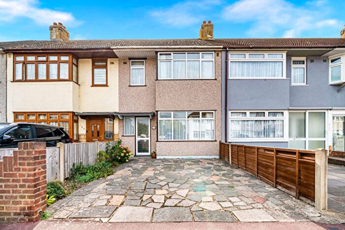 3 Bedroom Terraced House For Sale In Western Avenue, Dagenham, RM10