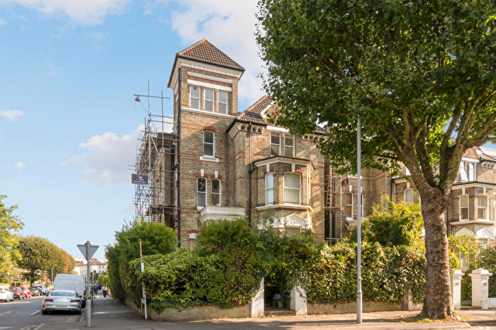 1 Bedroom Apartment To Rent In Maple Road, Surbiton, KT6