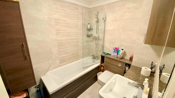 2 Bedroom Flat To Rent In Trent Court, Wanstead, E11