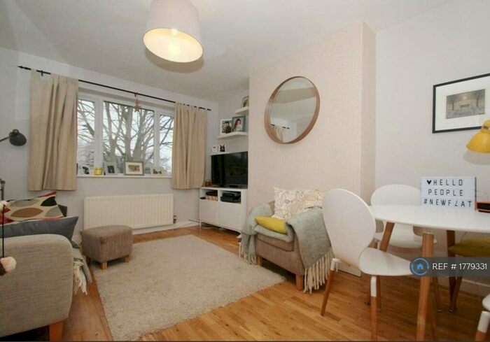 2 Bedroom Flat To Rent In Acacia Road, Leamington Spa, CV32