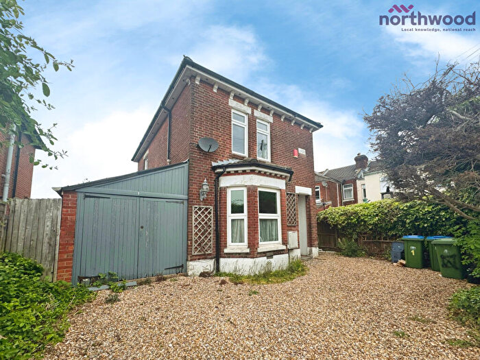 3 Bedroom Detached House To Rent In Shirley Park Road, SO16