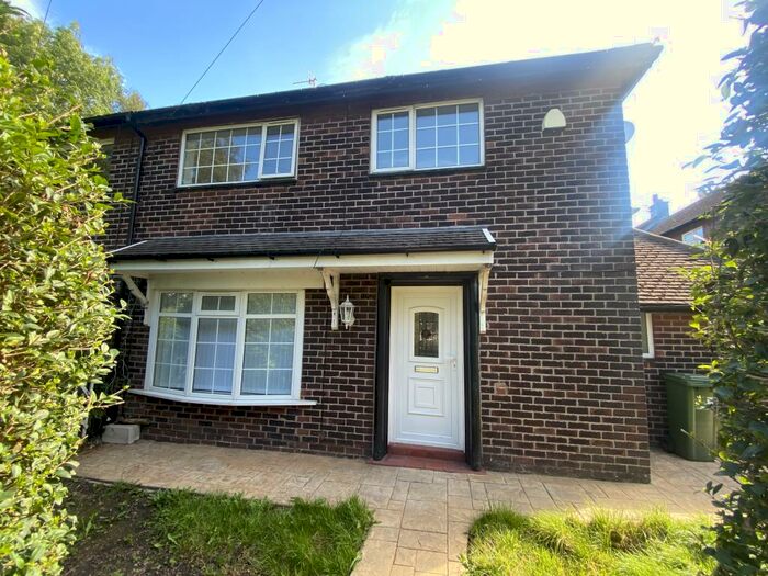 3 Bedroom House To Rent In Huddersfield Road, Milbrook, SK15