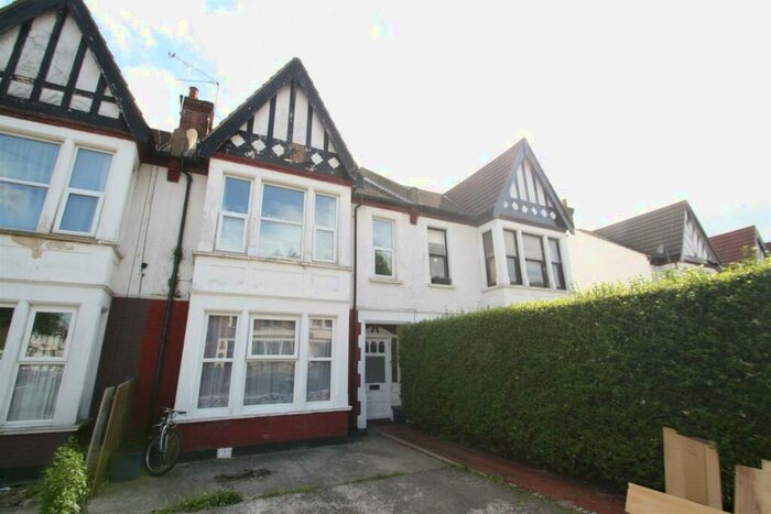 2 Bedroom Flat To Rent In Finchley Road, Westcliff-On-Sea, SS0