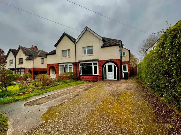4 Bedroom Semi-Detached House To Rent In Broomfield, Leeds, West Yorkshire, LS16