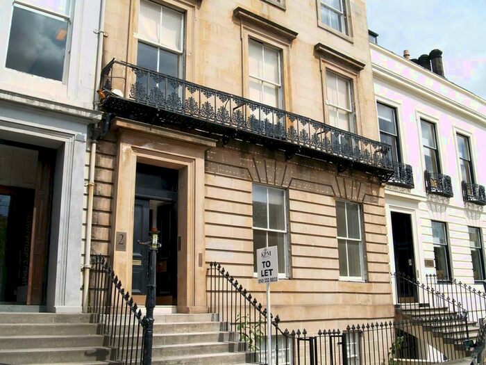 3 Bedroom Flat To Rent In Newton Place, Top, Glasgow, G3