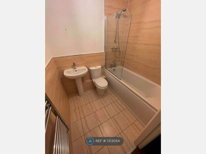 2 Bedroom Flat To Rent In Cranberry Court, Ashton In Makerfield WN4